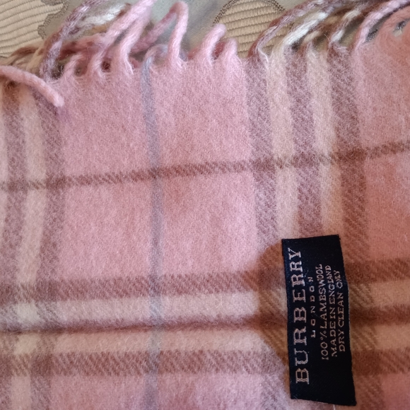 Burberry scarve - Picture 2 of 5